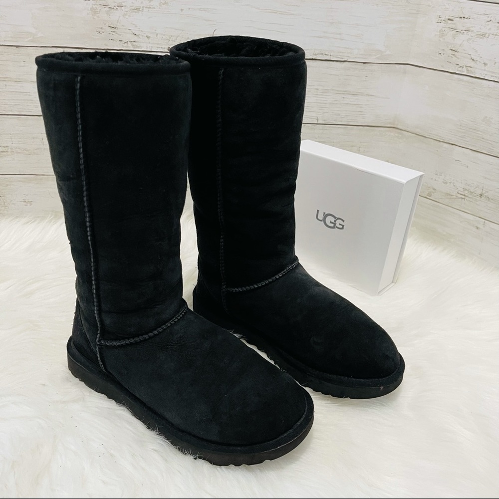 Sold!!!EUC UGG Classic tall boots in black size 7